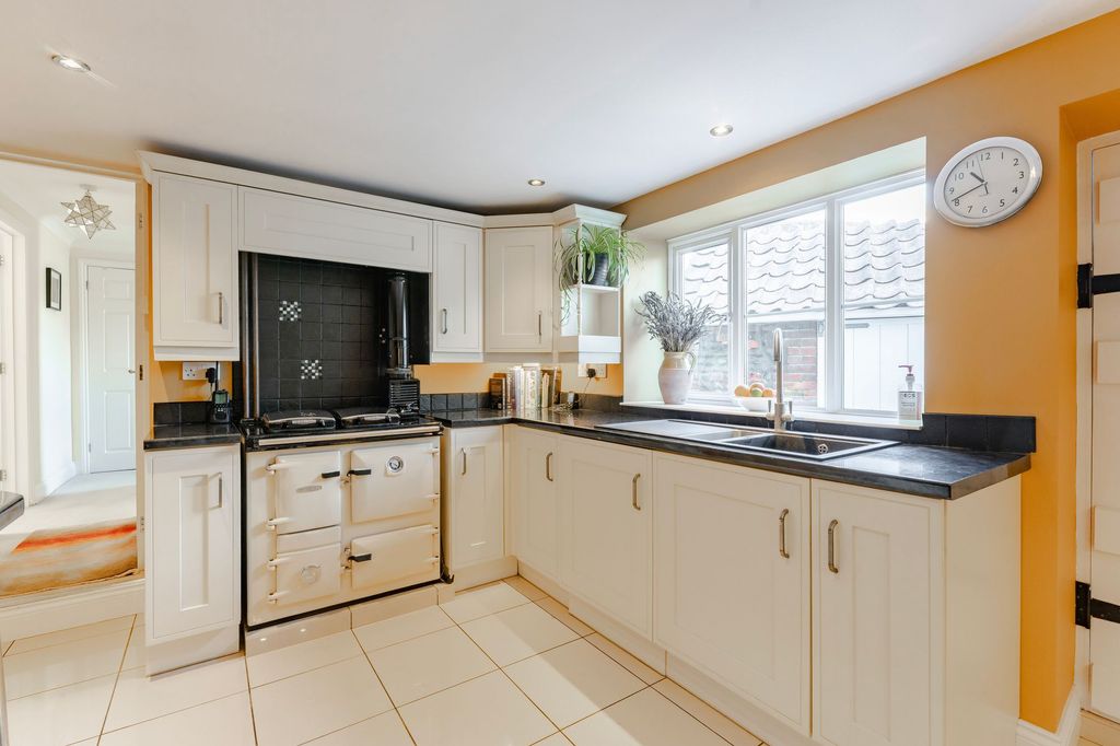 Property photo 3 of 22