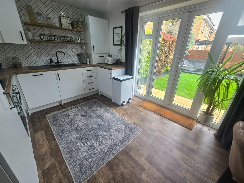 Property photo 3 of 15 Kitchen
