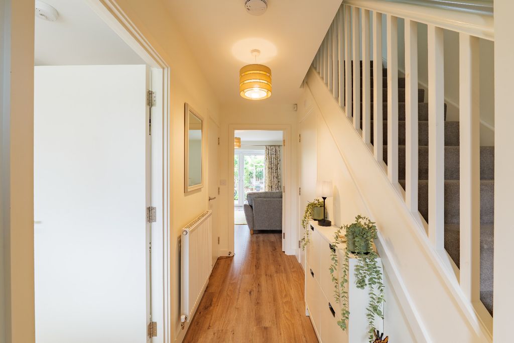 Property photo 2 of 15 5162645
