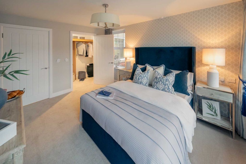 Property photo 3 of 10 Living Bedroom