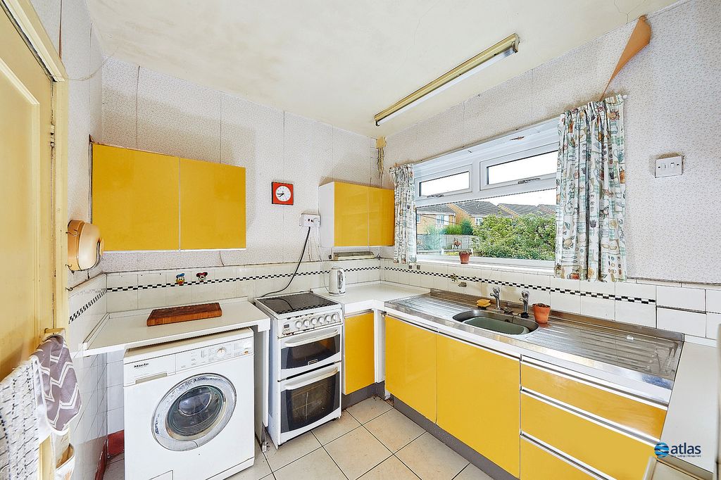 Property photo 3 of 15 Kitchen