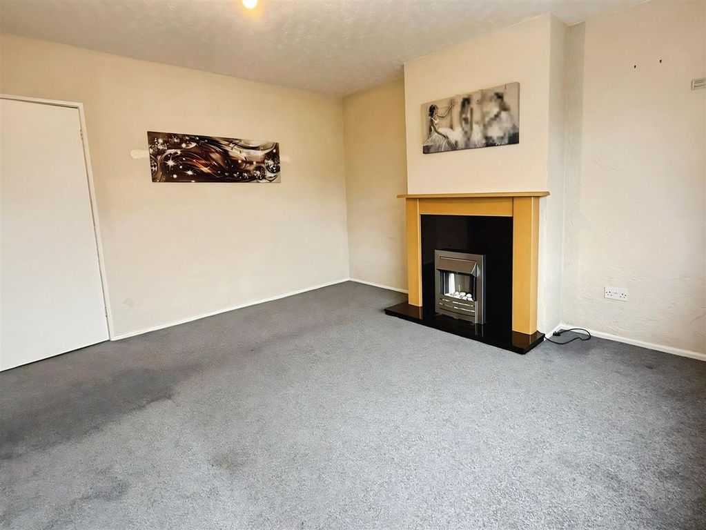 Property photo 2 of 15 Living Room