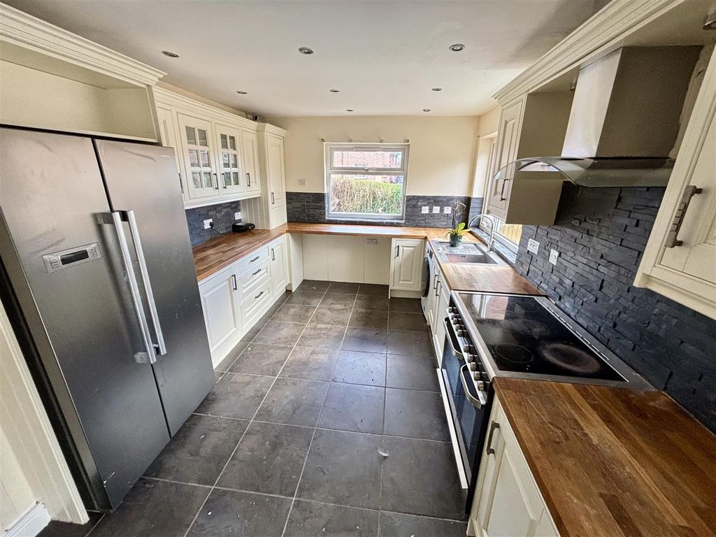Property photo 2 of 8 Open Plan Kitchen And Dining Room
