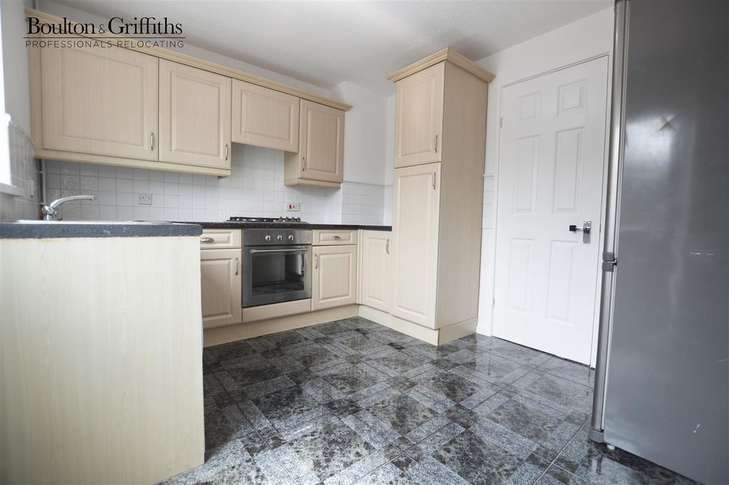 Property photo 2 of 16 Kitchen