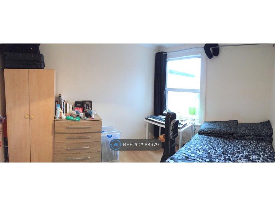 Property photo 3 of 12 Bedroom 3