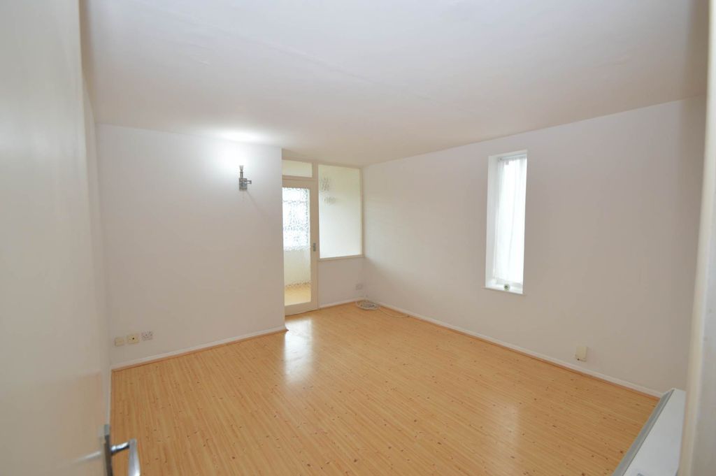 Property photo 2 of 4