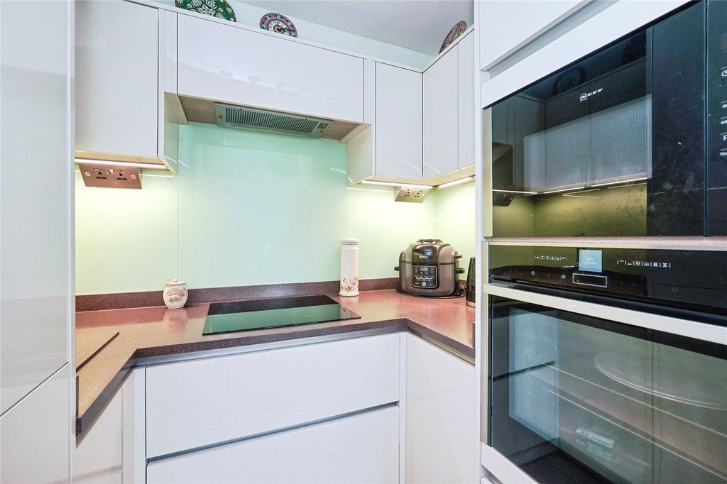 Property photo 3 of 11 Kitchen