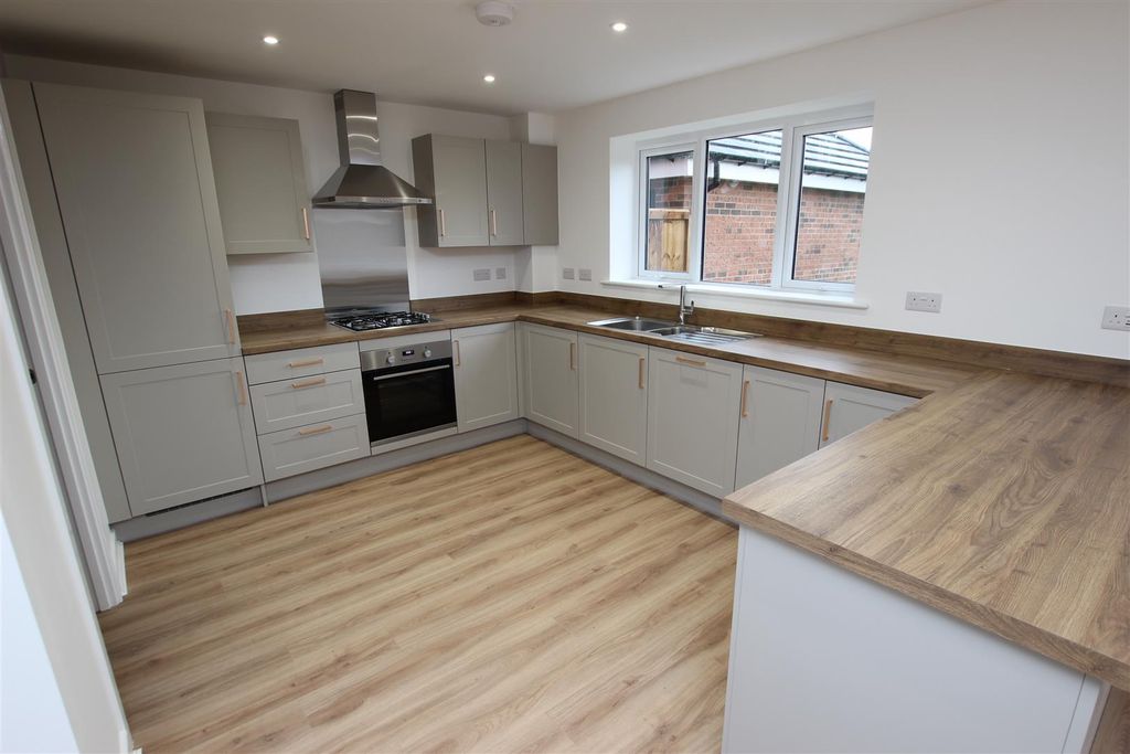 Property photo 2 of 21 Open Plan Family Kitchen