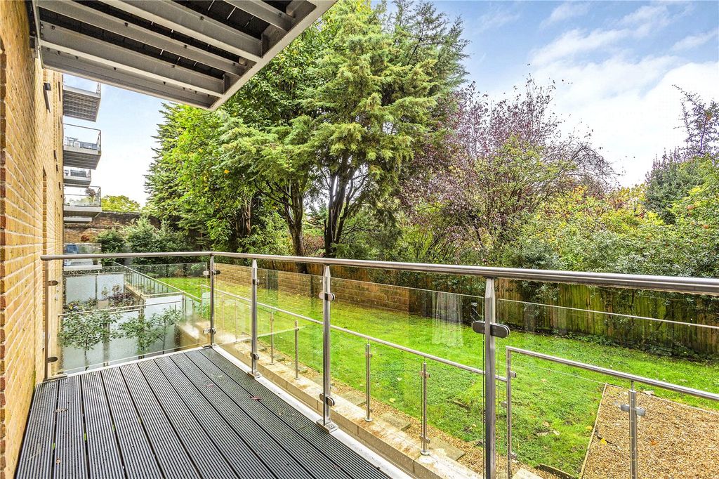 Property photo 3 of 11 Balcony