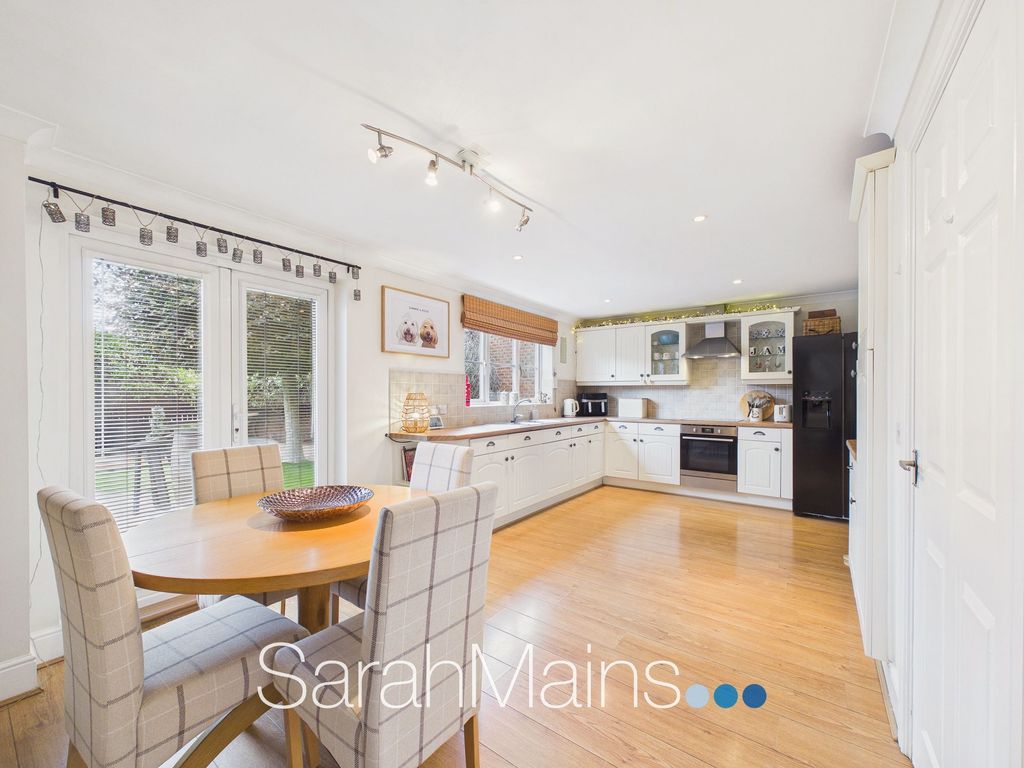 Property photo 3 of 22 Dining Kitchen