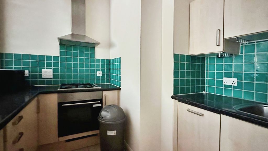 Property photo 3 of 11 Kitchen