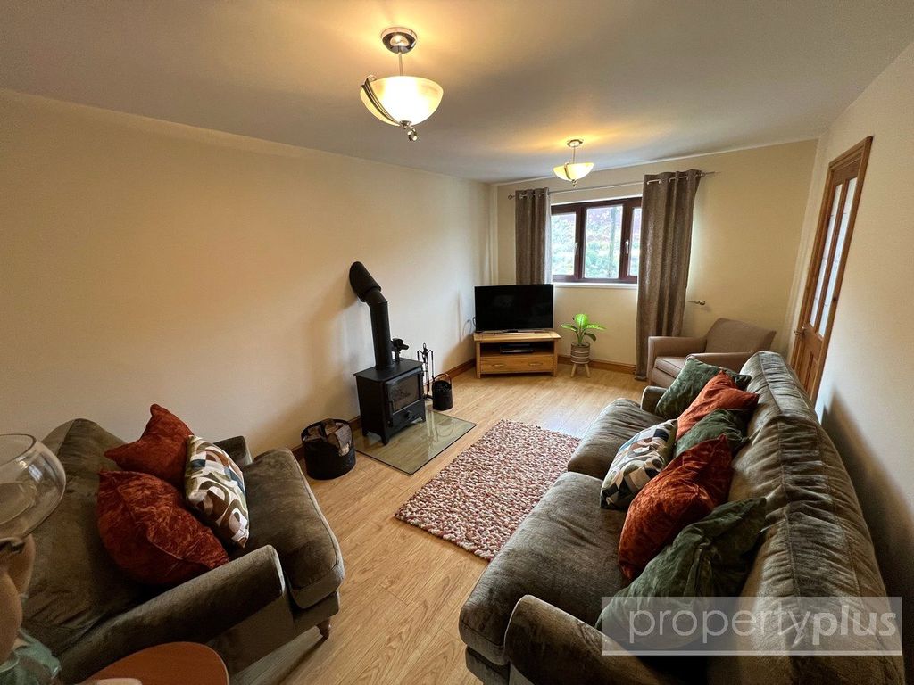 Property photo 2 of 33 Picture No. 17