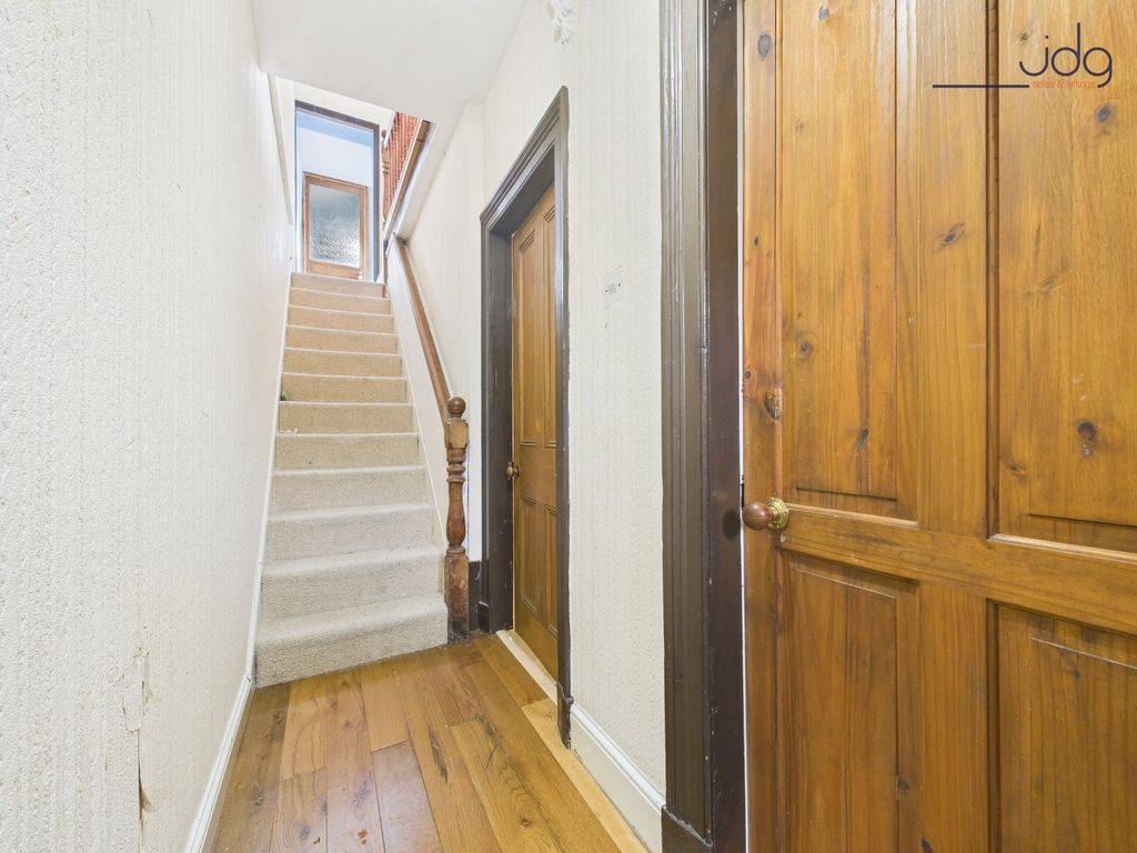 Property photo 2 of 19 Hallway