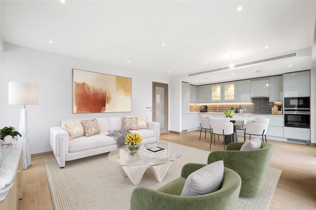 Property photo 3 of 19 Kitchen/Reception