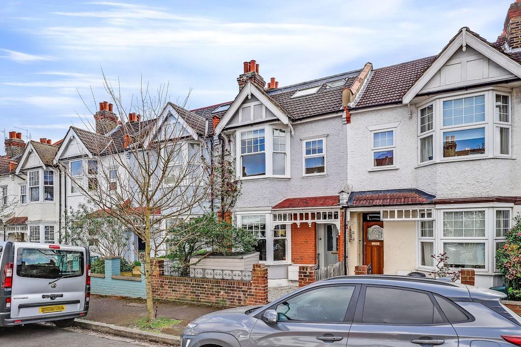 Property photo 2 of 15 15-E40Fjhnhh - 49 Kenilworth Road - 43-Medium.Jpg