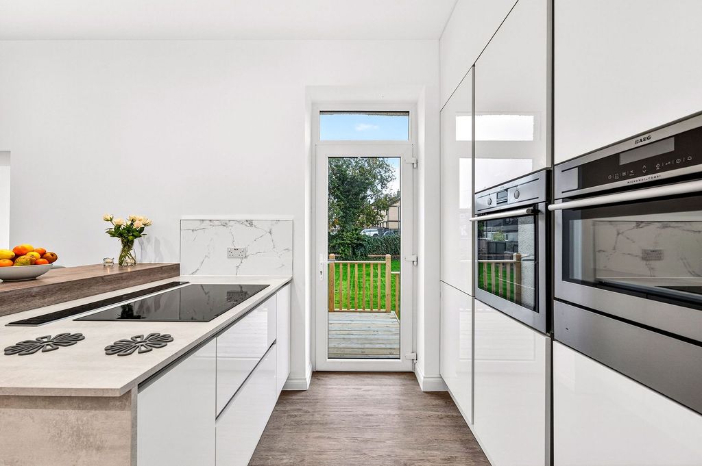 Property photo 3 of 53 Kitchen