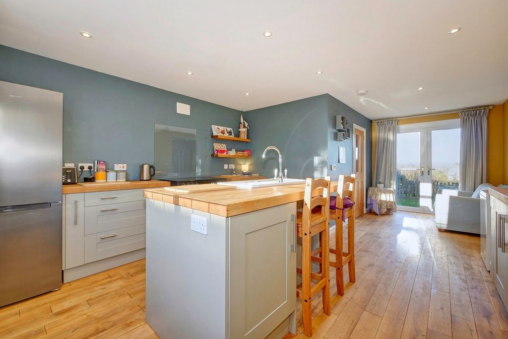 Property photo 2 of 35