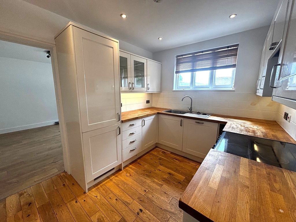 Property photo 2 of 14 Kitchen