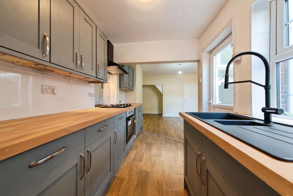 Property photo 3 of 16 Pbox-Img.Jpg
