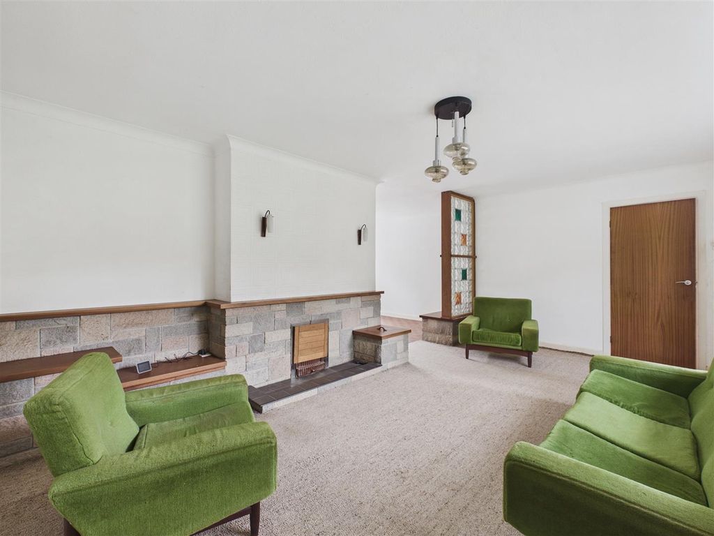 Property photo 2 of 26 Lounge