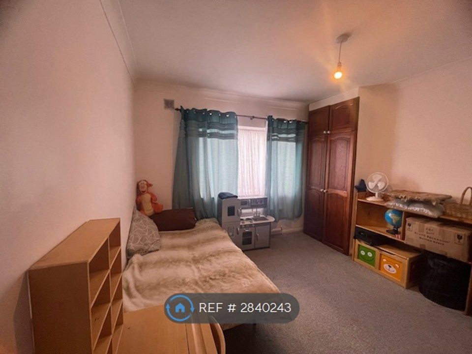 Property photo 3 of 11 Double Bedroom 2