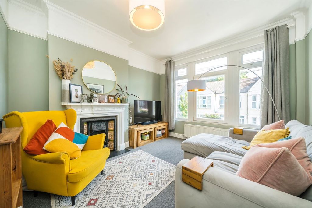 Property photo 2 of 8