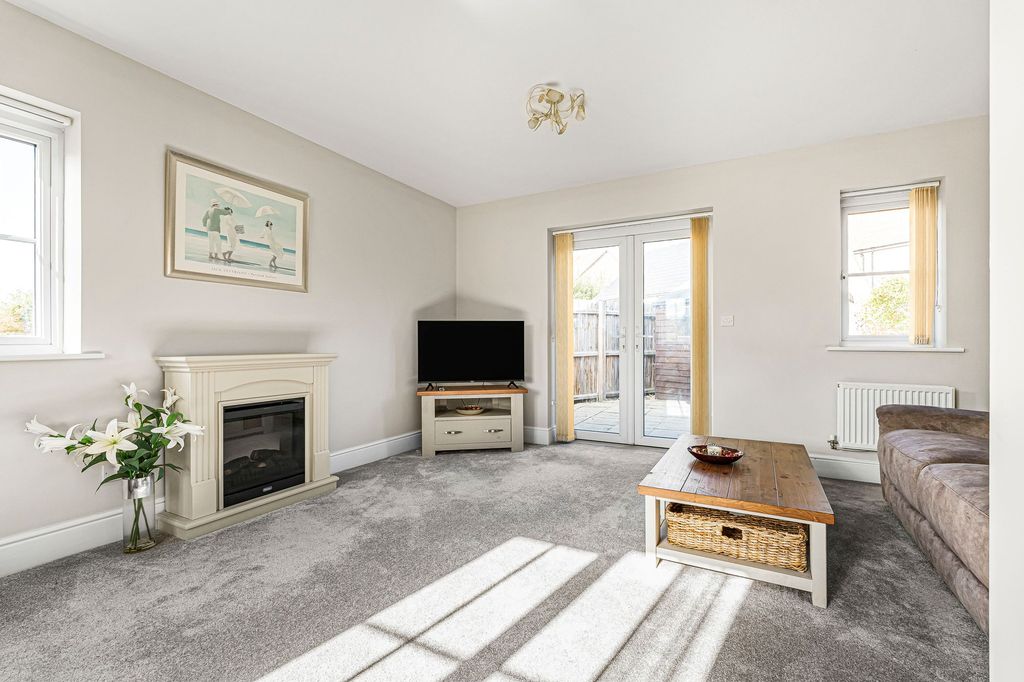 Property photo 2 of 21