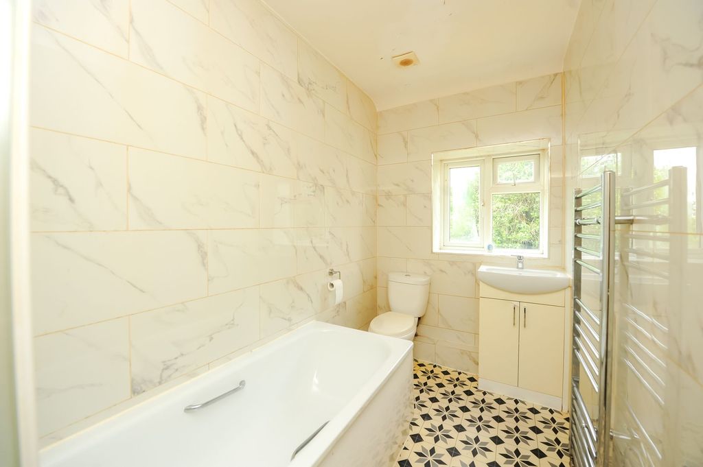 Property photo 3 of 7 Bathroom