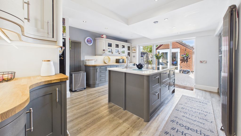 Property photo 2 of 49 5345322