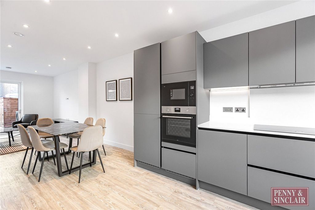 Property photo 2 of 18 Picture No. 03