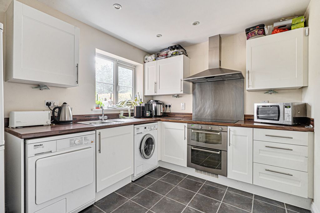 Property photo 3 of 20 Kitchen