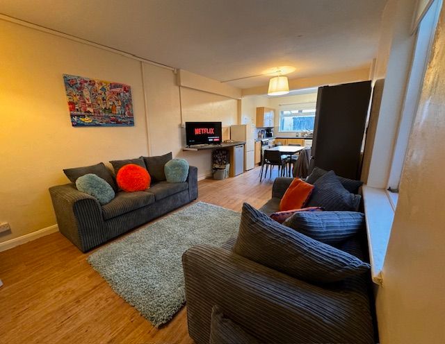 Property photo 2 of 11