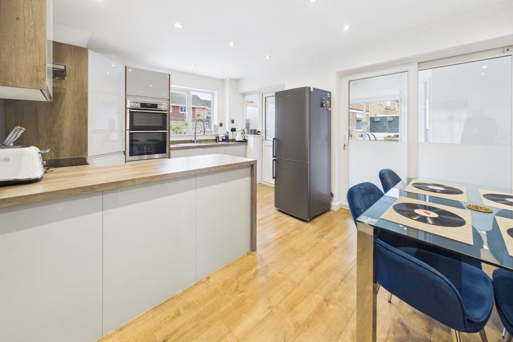 Property photo 3 of 19 Kitchen/Dining Room
