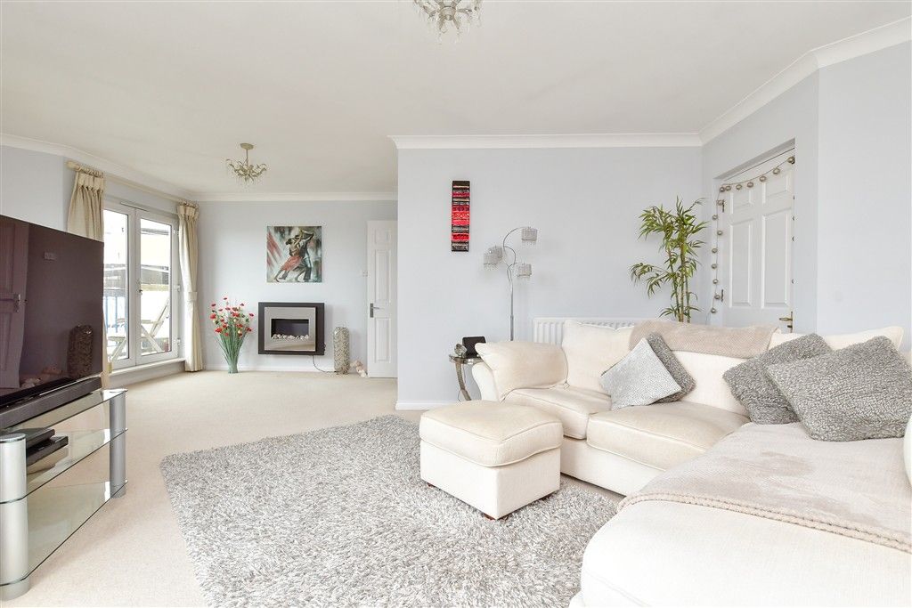 Property photo 3 of 4 Lounge