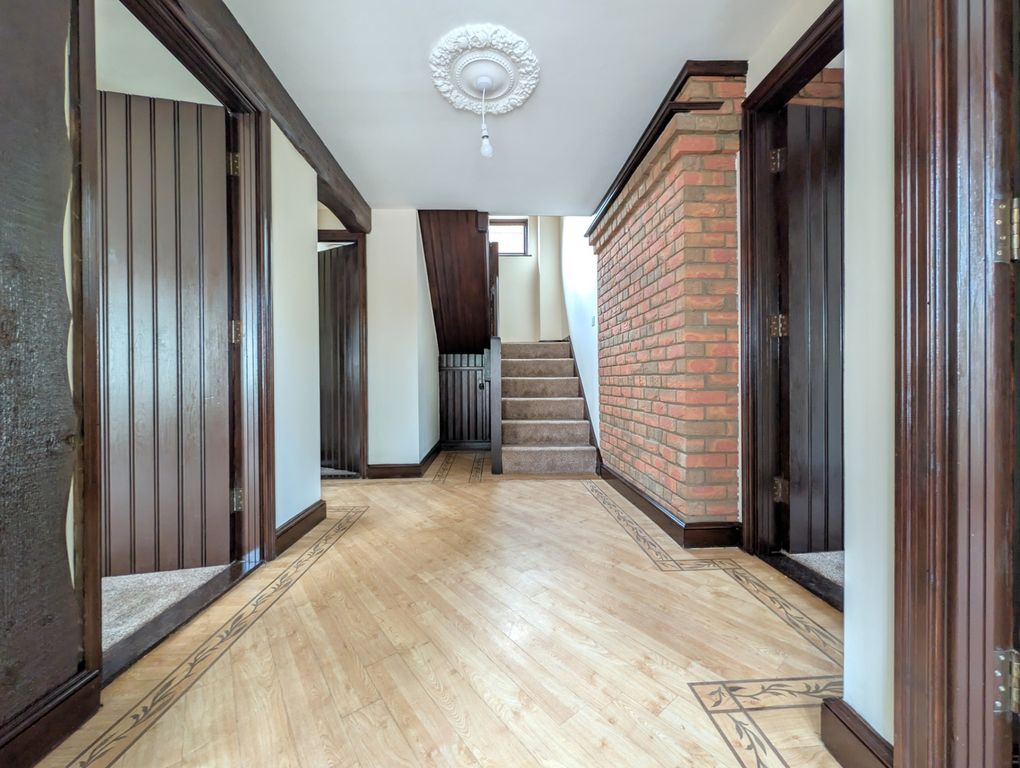Property photo 3 of 21 Hallway