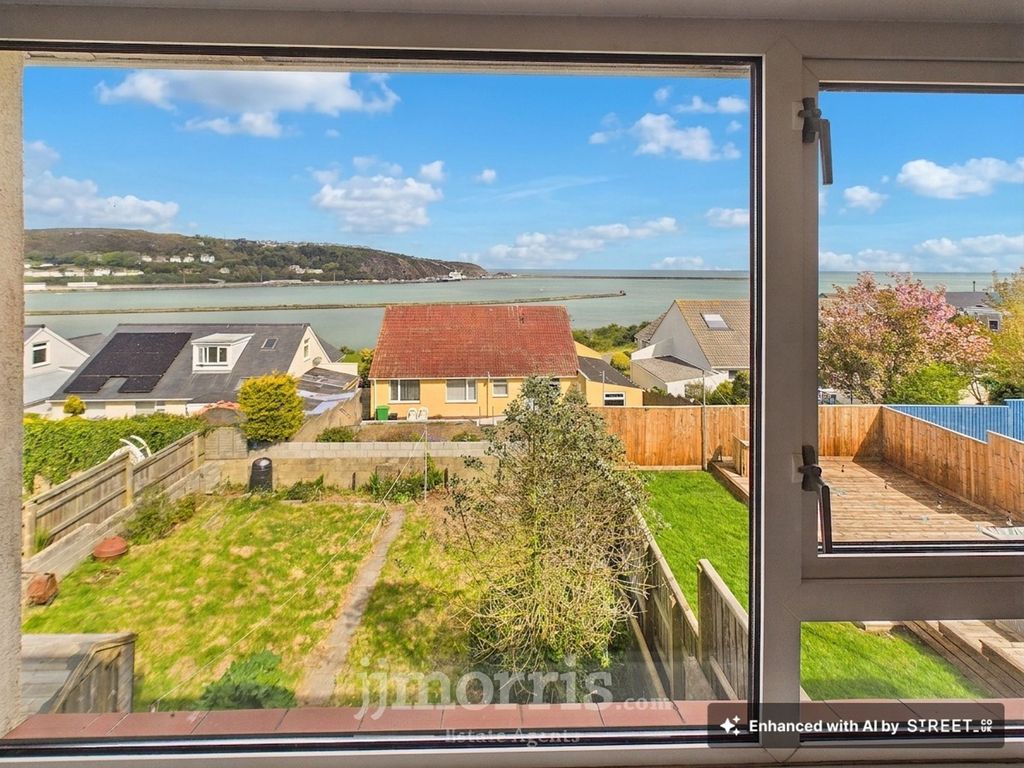 Property photo 2 of 38