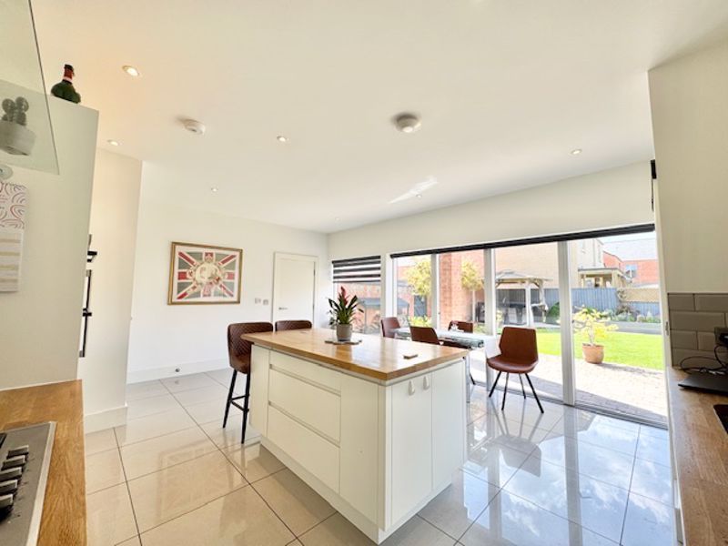 Property photo 2 of 33 Breakfast Kitchen Diner View 3