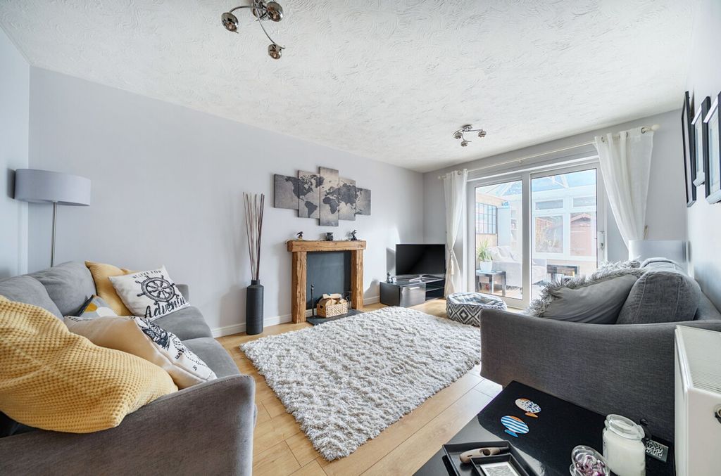 Property photo 2 of 20