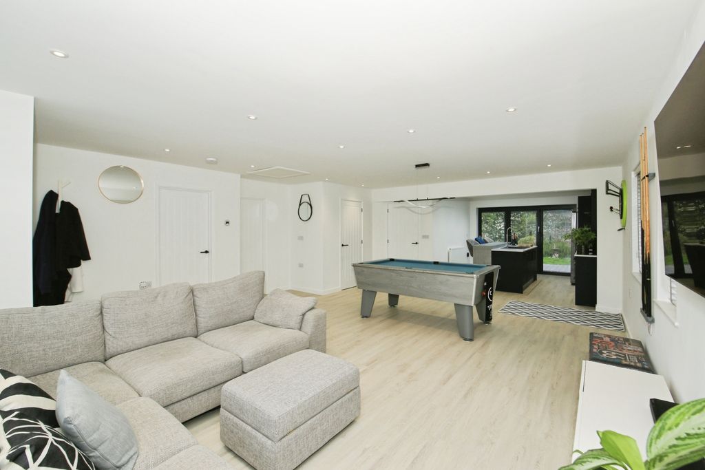 Property photo 3 of 9 Living Room