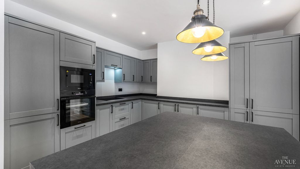 Property photo 2 of 18 3921665