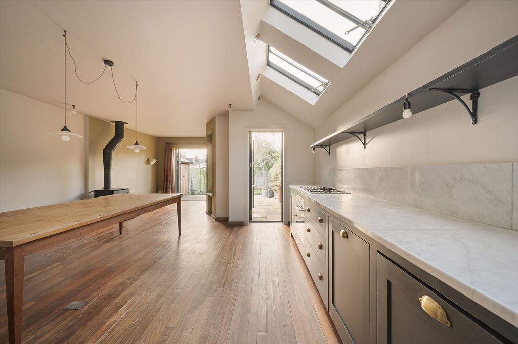 Property photo 3 of 26 Image