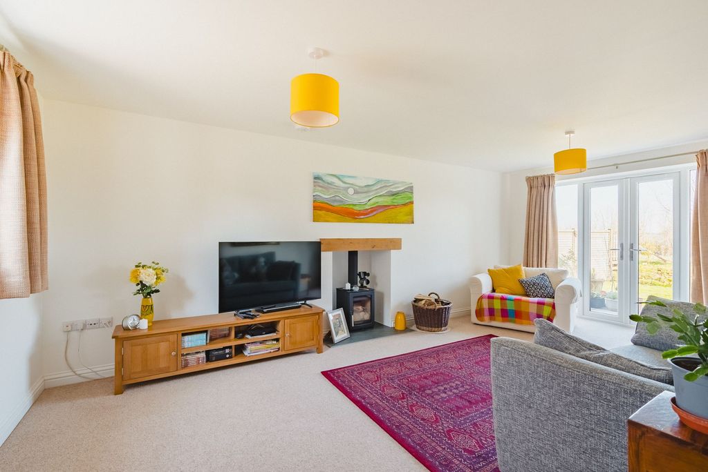 Property photo 3 of 33