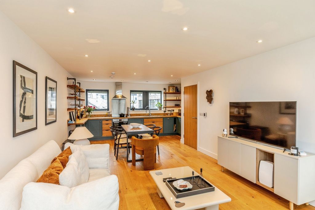 Property photo 3 of 14 Pbox-Img.Jpg