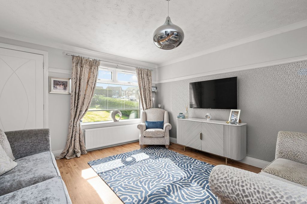 Property photo 3 of 28