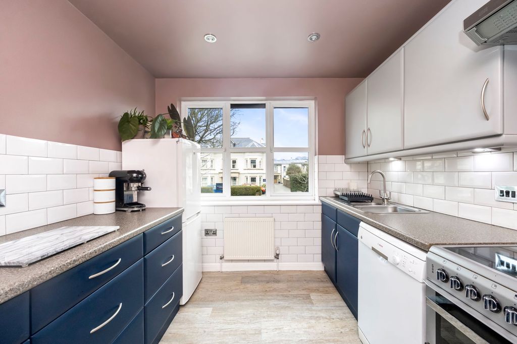 Property photo 2 of 28