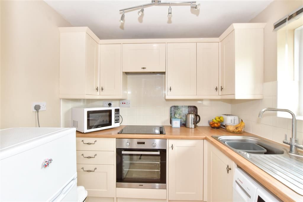 Property photo 3 of 8 Kitchen