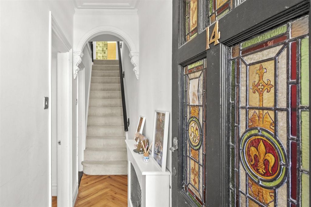 Property photo 2 of 12 Feature