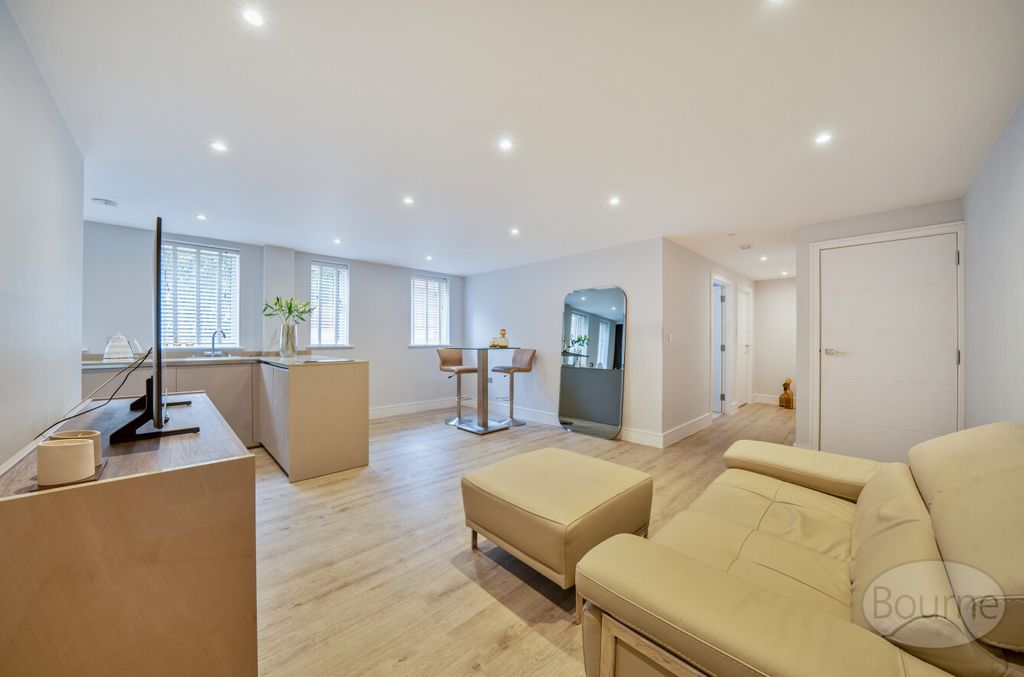 Property photo 3 of 18 6Ed36272-c5c9-4E3...
