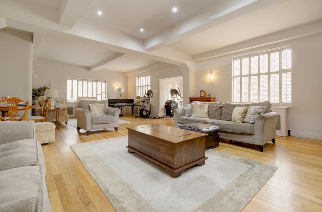 Property photo 2 of 70