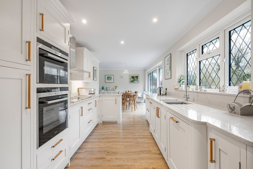 Property photo 2 of 27 Picture No. 08